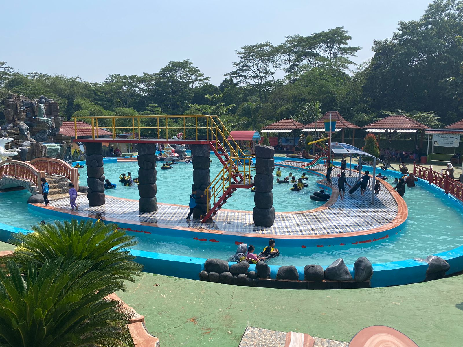 Kolam Renang Tirta Cihaur Angsana di Pagaden Subang Rekomendasi Liburan Sekolah dan Akhir Tahun