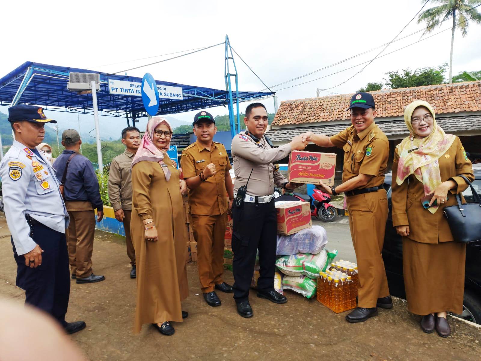 PGRI Subang Peduli Korban Longsor di Kasomalang