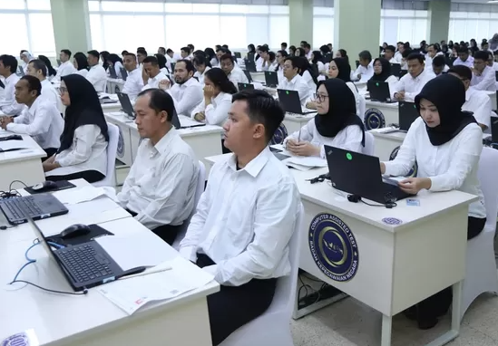 Jokowi Beri Jalan Bagi Fresh Graduate Daftar CPNS 2024, Jumlahnya Segini!