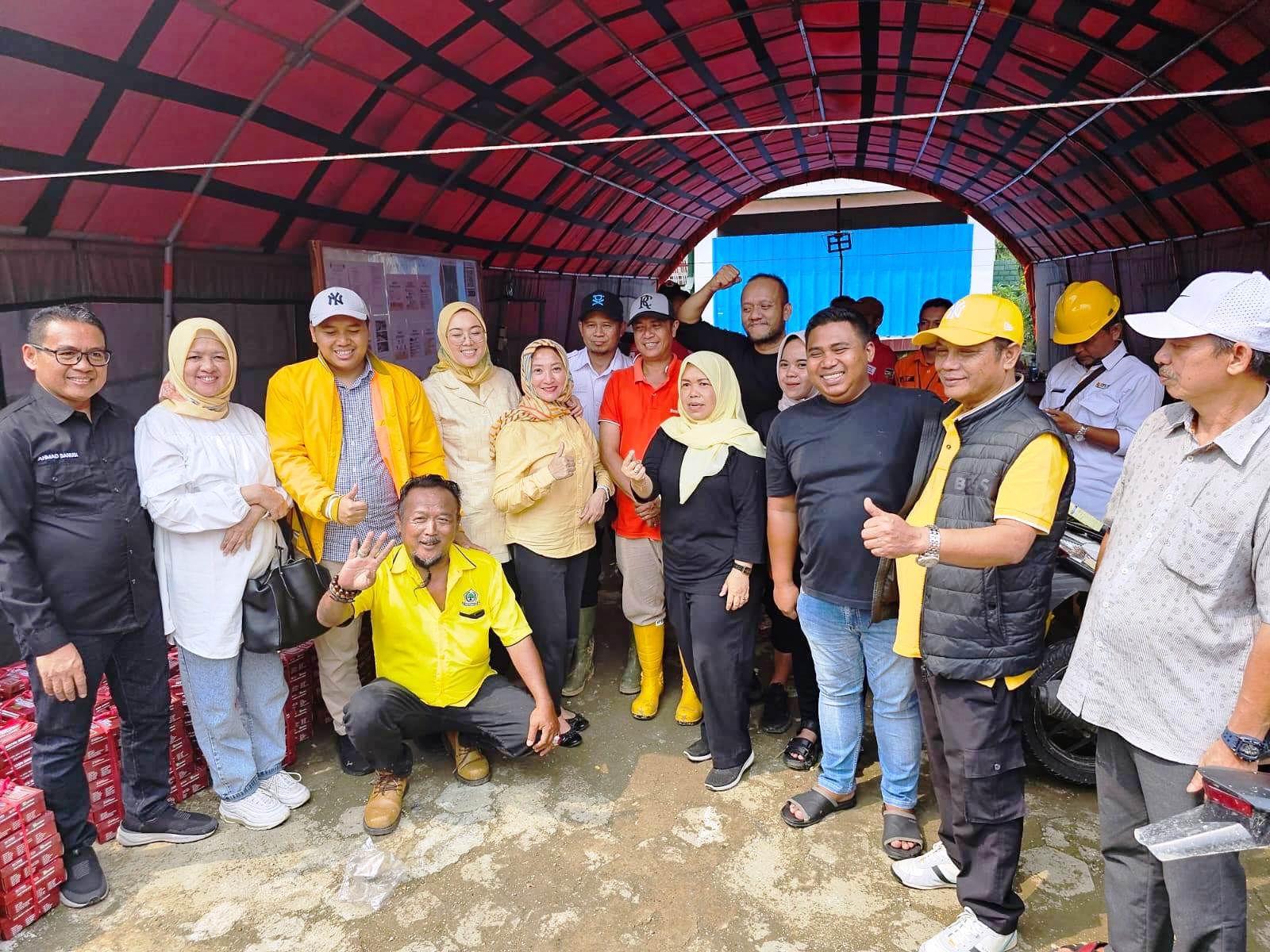 DPD Golkar Purwakarta Bantu Korban Longsor di Tegalwaru, Ambu Anne Ajak Anggota Dewan Siaga