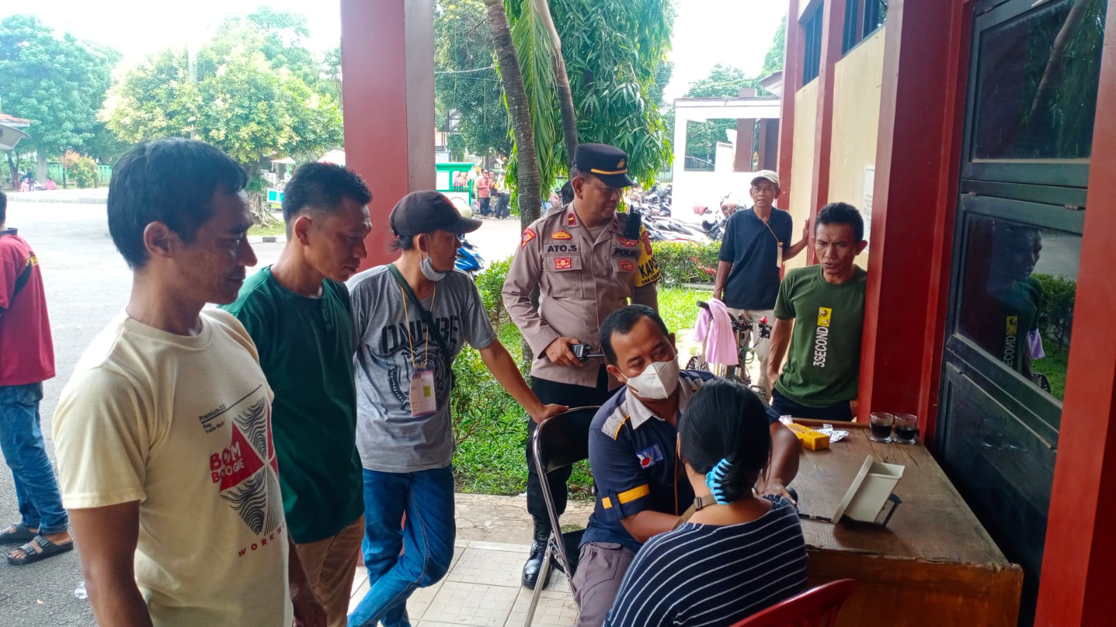 Periksa Kesehatan Petugas Sorlip Surat Suara di Subang