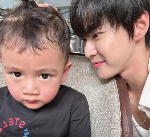 Doyoung NCT 127 Pamer Foto Bareng Cipung, Doyoung: Cipung Cute