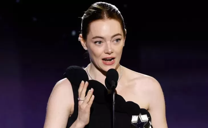 Emma Stone Raih Aktris Terbaik di Critics’ Choice Awards 2024 Berkat Aktingnya di Film Poor Things