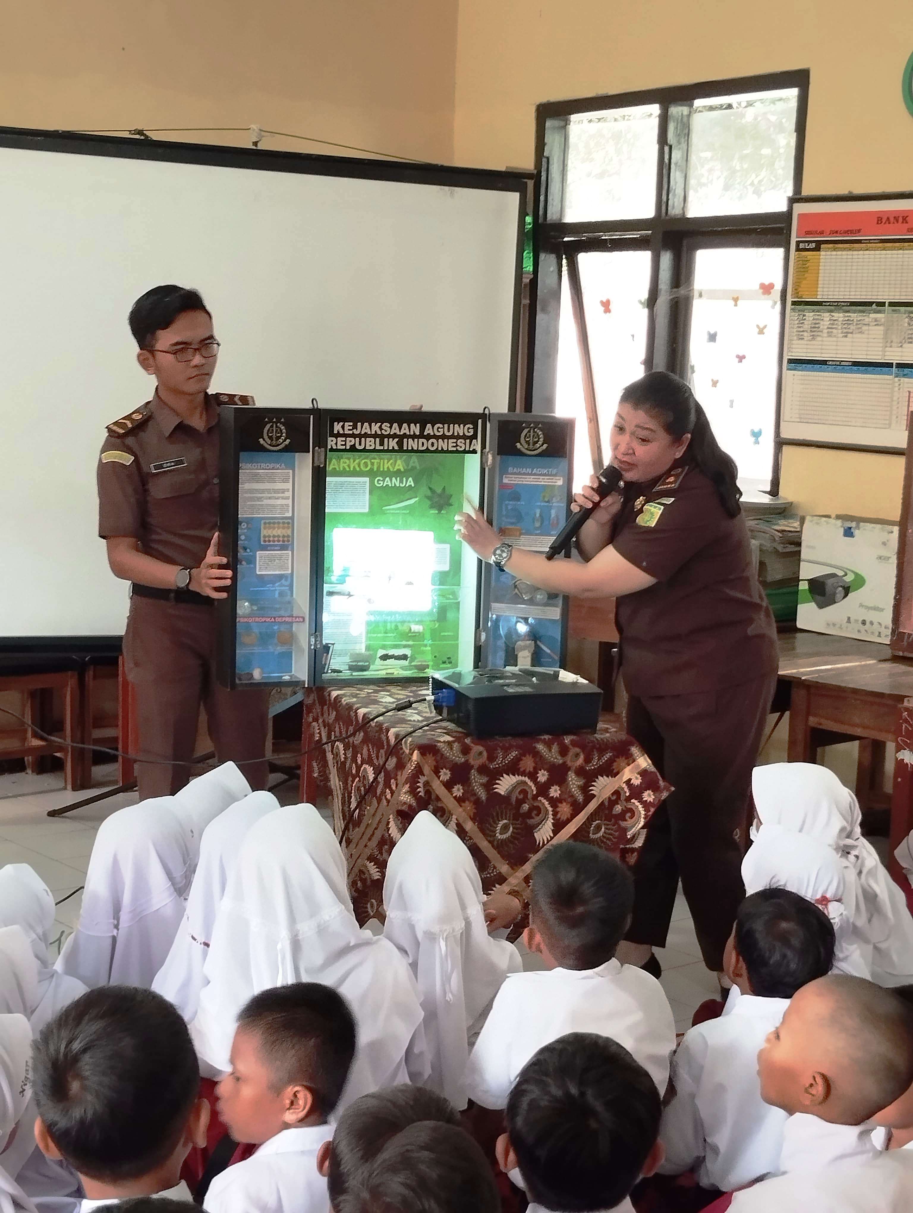 Kejari Sambangi SDN Ciheuleut, Edukasi Siswa dari Bahaya Narkoba dan Bullying