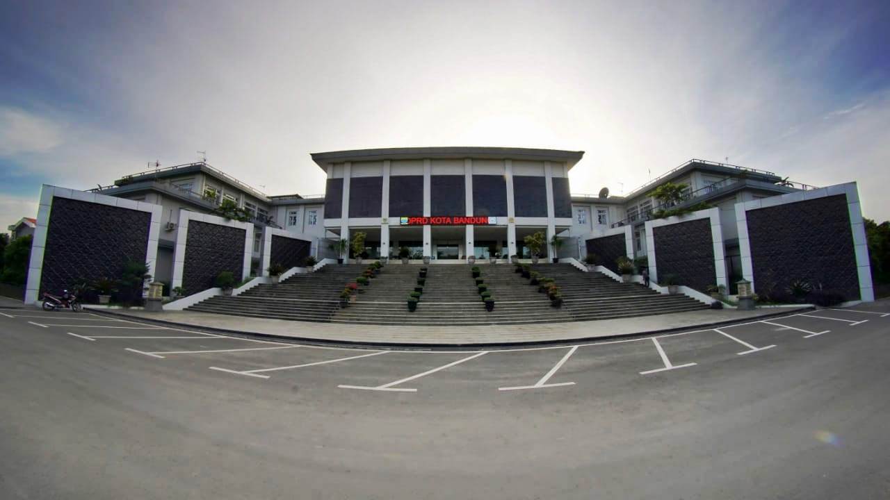Ketua DPRD Kota Bandung H. Tedy Rusmawan Ajak Pencaker Manfaatkan Aplikasi New Bimma