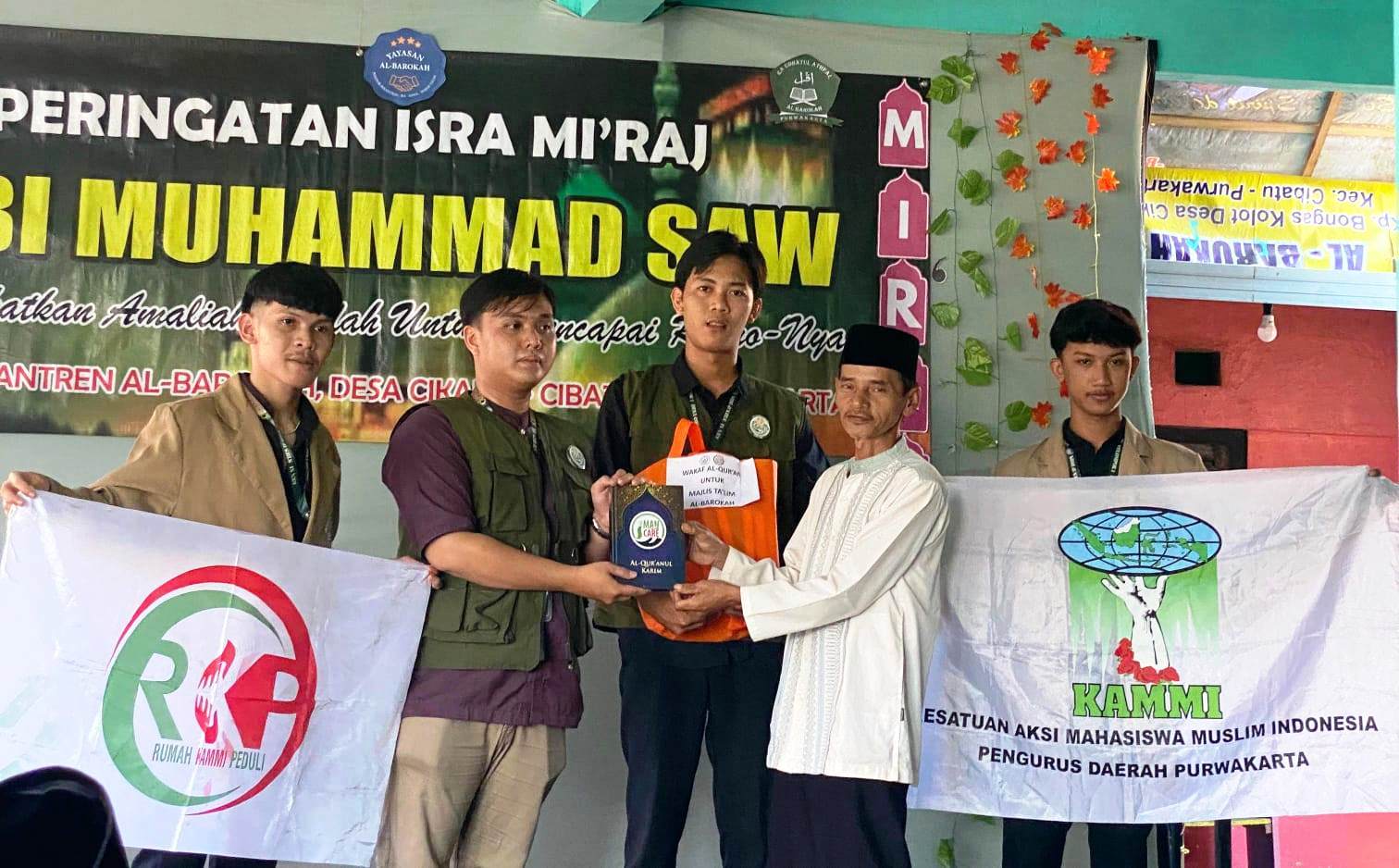 KAMMI Gandeng Mahasiswa KKN STIES Indonesia, Lakukan Gerakan Wakaf Alquran