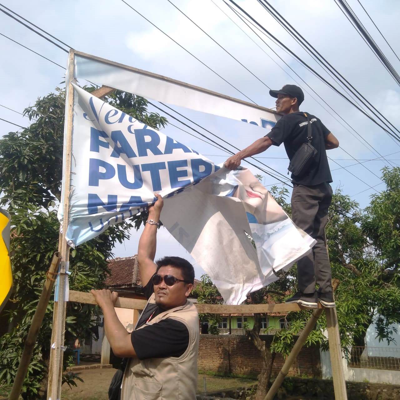 Panwascam Bersihkan Alat Peraga Kampanye, Memasuki Hari Tenang