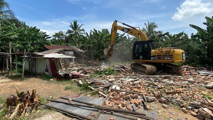 Rumah Pembunuh Satu Keluarga di Penajam Paser Utara Dihancurkan