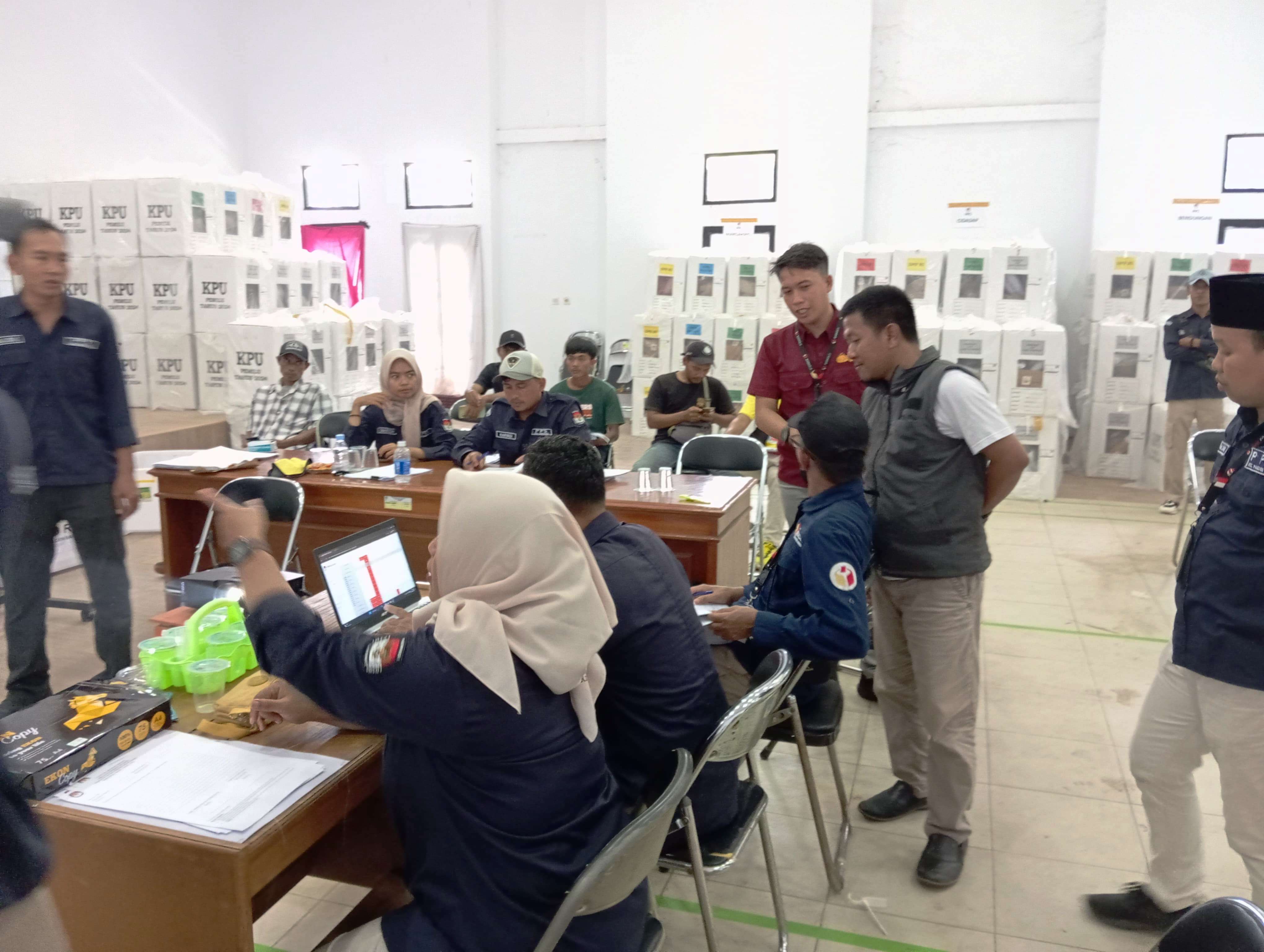 Panwascam Pagaden Barat Awasi Proses Rekapitulasi