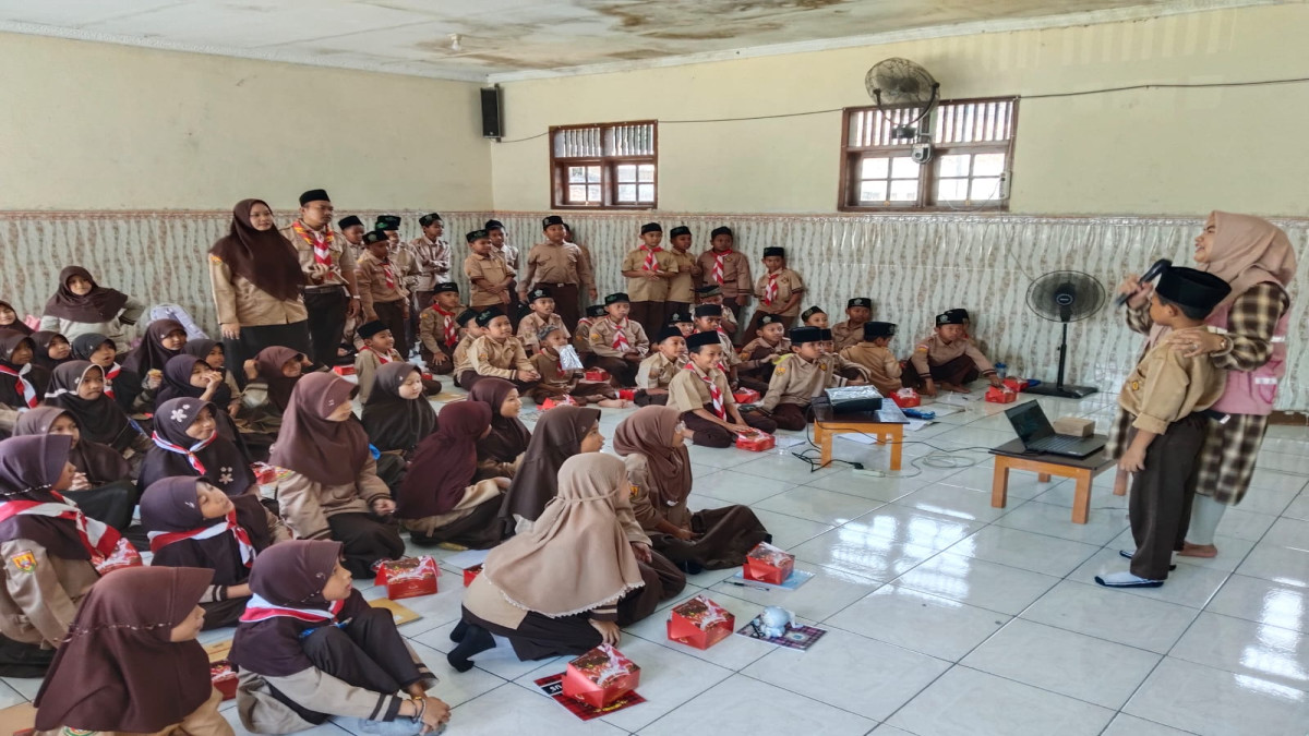Jelang Hari Pelanggan Nasional, PLN Karawang Beri Edukasi Keselamatan Ketenagalistrikan di Sekolah MI Al-Wasthiyah