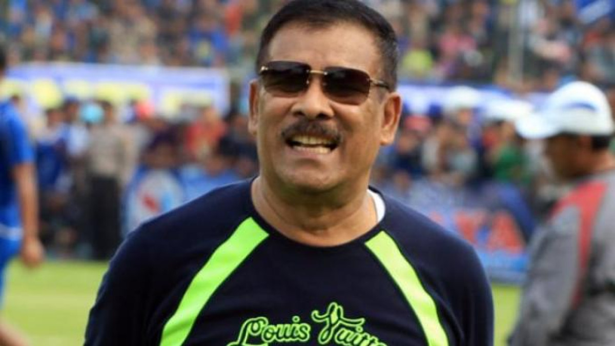 SUMBER DOKUMENTASI SUPERBALL Manajer Persib Bandung, Umuh Muchtar.