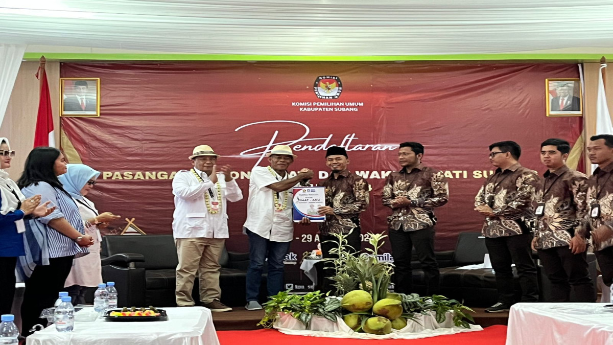 Pasangan Calon Bupati dan Wakil Bupati Subang Jimat-Aku Serahkan Berkas ke KPU Subang