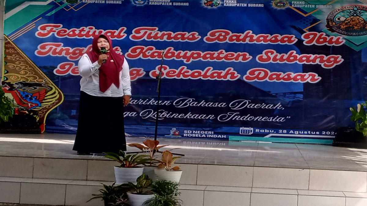 Festival Tunas Bahasa Ibu (FTBI) tingkat kabupaten Subang resmi dibuka Kadisdikbud Subang Dra. Hj. Nunung Suryani, M.Si di SDN Rosela Desa Cigadung Subang, pada Rabu (28/8).
