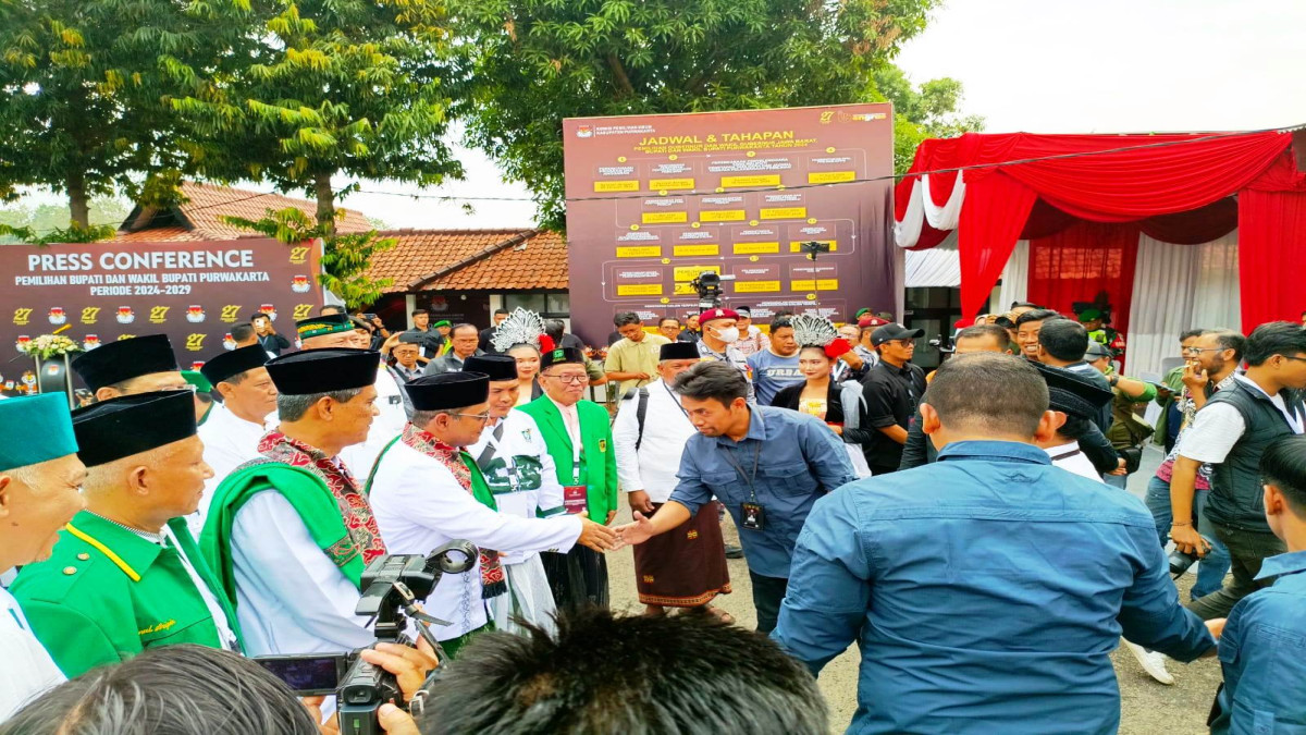 Pasangan Zainal- Sona Sarungan Daftar ke KPU Purwakarta, Sona: Santri Bisa Jadi Pemimpin