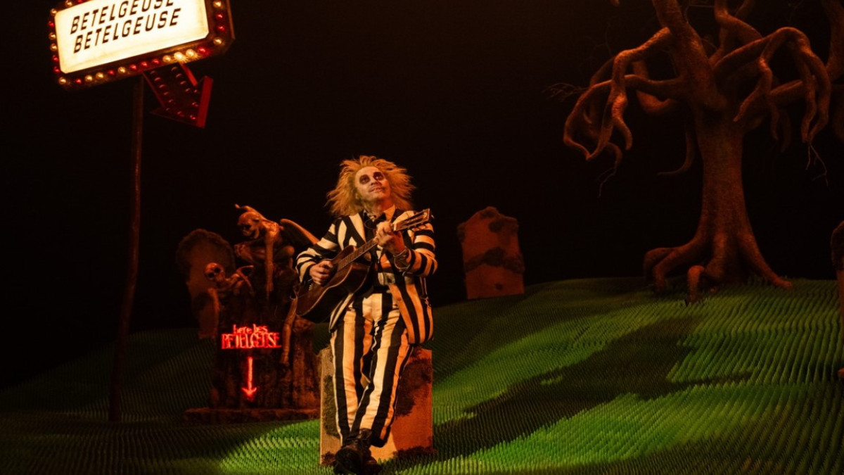 Cuplikan Film Beetlejuice Beetlejuice (2024). (SUMBER GAMBAR: Screenshot via ROTTEN TOMATOES)