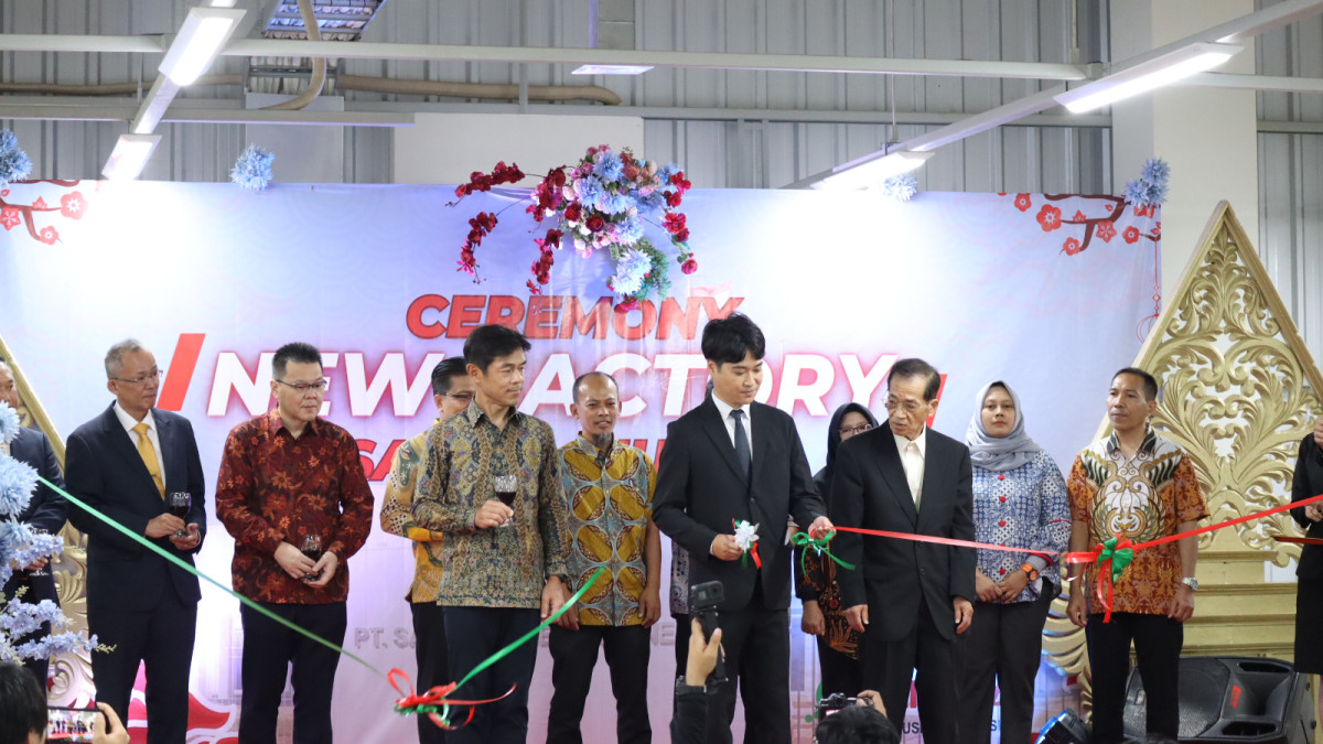 Gunting pita menandai diresmikannya pabrik baru Sanwa Musen di Subang Smartpolitan, Rabu (18/9/2024).