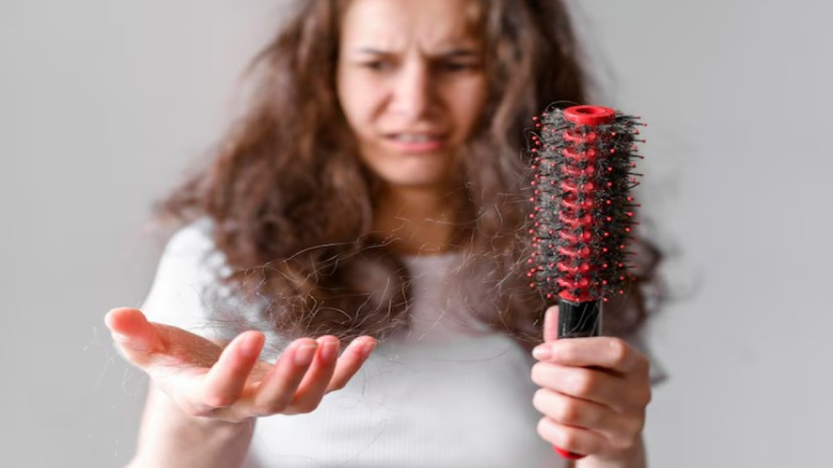 Sering Keramas di Malam Hari? Ini Lho Bahaya Tidur Saat Rambut Masih Basah