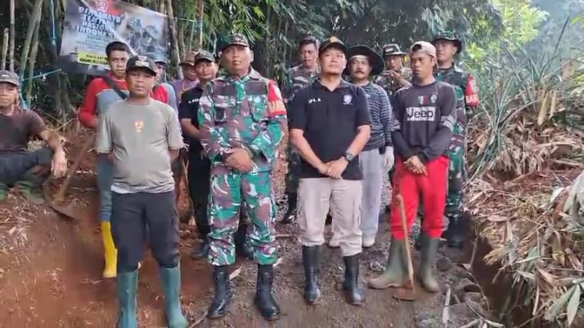 Koramil 0512/Cijambe Bersama Warga Gelar Karya Bakti Pembuatan Jalan Usaha Tani