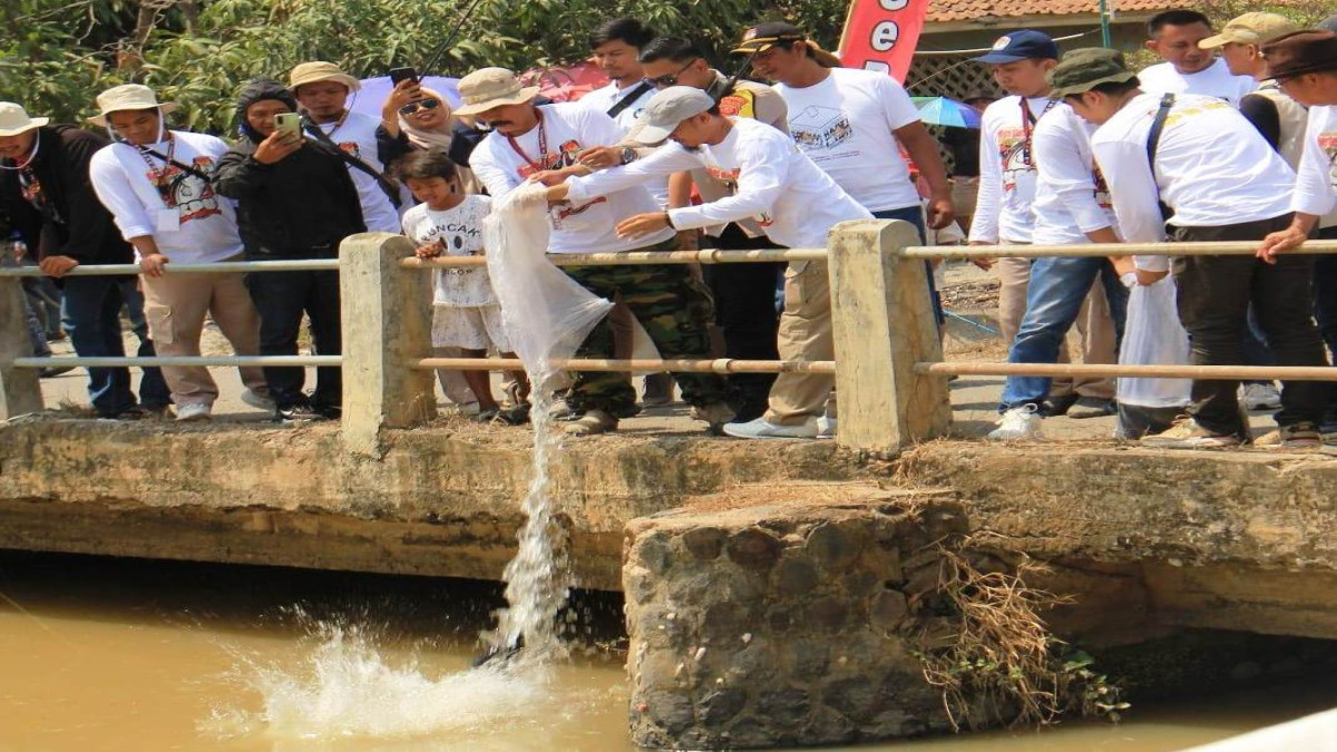 KPU Subang Sosialisasi Pilkada Serentak dengan Kegiatan Mancing, Perekaman e-KTP dan Santunan Anak Yatim