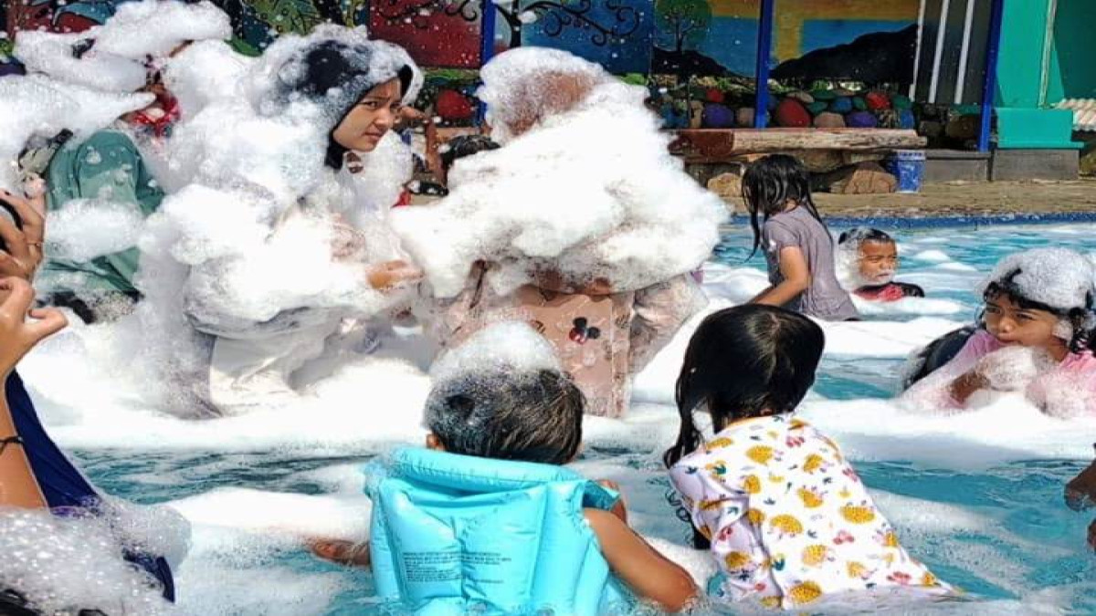 Kolam renang Talaga Warna