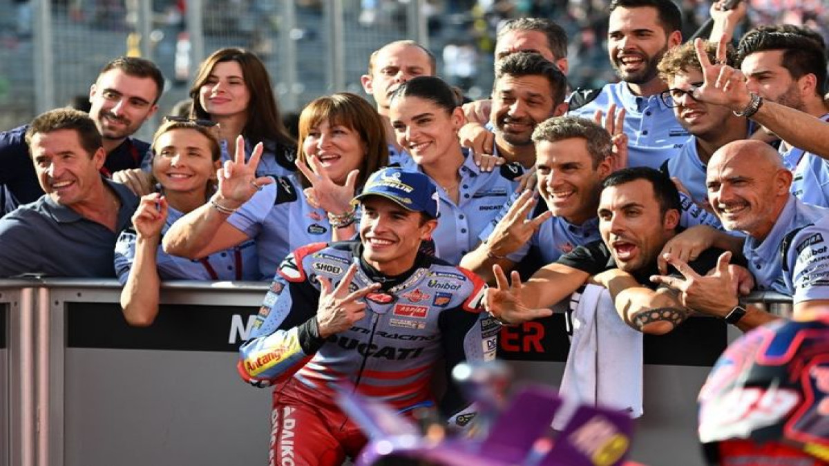 Pembalap Gresini, Marc Marquez, merayakan finis ketiga MotoGP Jepang 2024 di Sirkuit Motegi, Minggu (6/10/2024). Sumber (TOSHIFUMI KITAMURA/AFP)