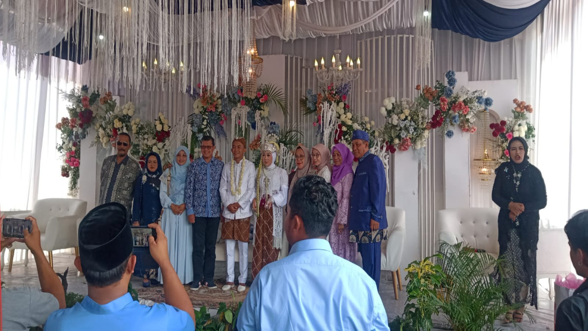 Agus Masykur Hadiri Pernikahan Putri Kedua Pegiat UMKM Subang Ade Patas