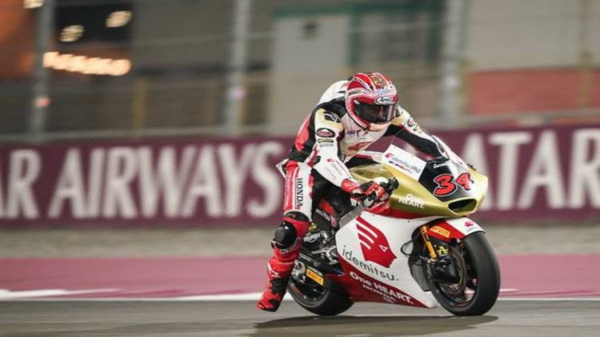 Mario Aji dan manajer timnya, Hiroshi Aoyama berkomentar soal gelaran Moto2 Qatar 2024. (HONDA TEAM ASIA)