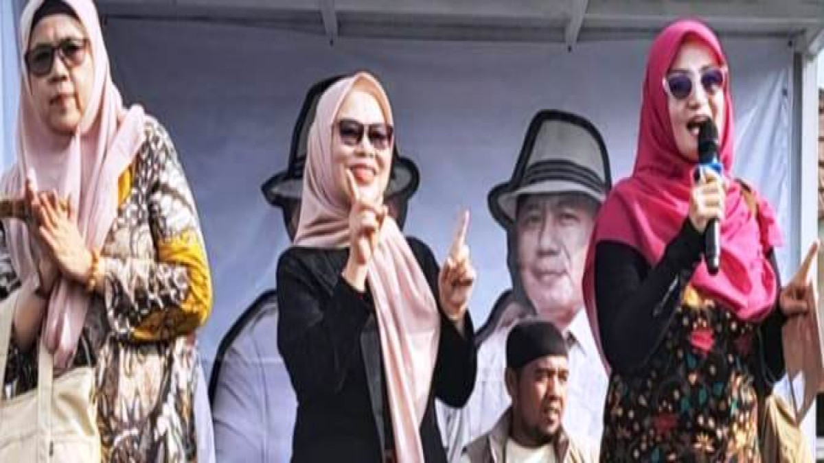 Istri Ruhimat Turun Kampanyekan Pasangan Jimat-Aku