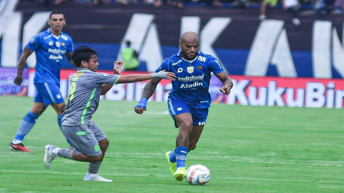 Aksi David da Silva menggiring bola saat Persib Bandung vsPersebaya Surabaya di Stadion Si Jalak Harupat, Sabtu (20/4/2024) (Foto: Persib.id/ist)