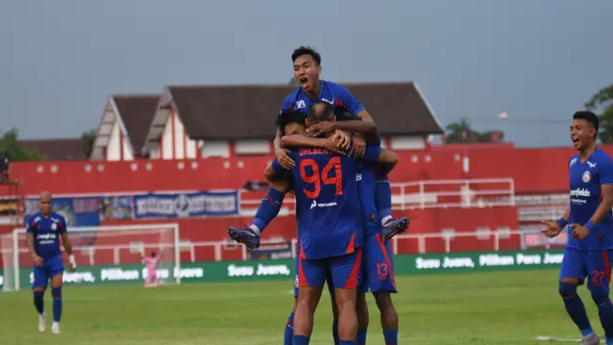 Arema FC menjadi musafir di Blitar. (Bola.com/Iwan Setiawan)