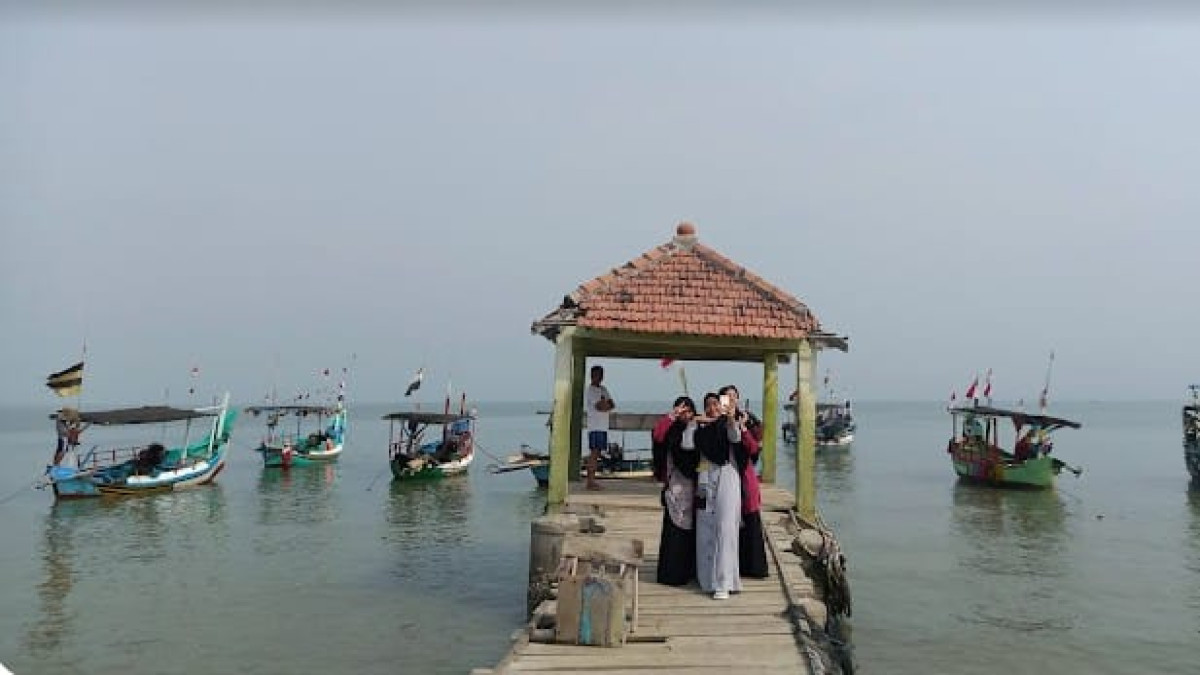 Wisata Bahari Pantai Karangjahe, Rembang