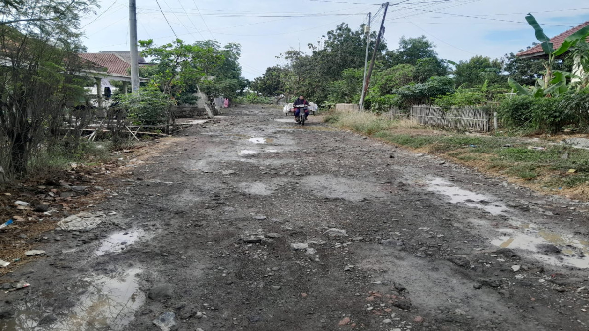 Warga Patimban Keluhkan Jalan Rusak Parah, Sudah Puluhan Tahun Tak Diperbaiki