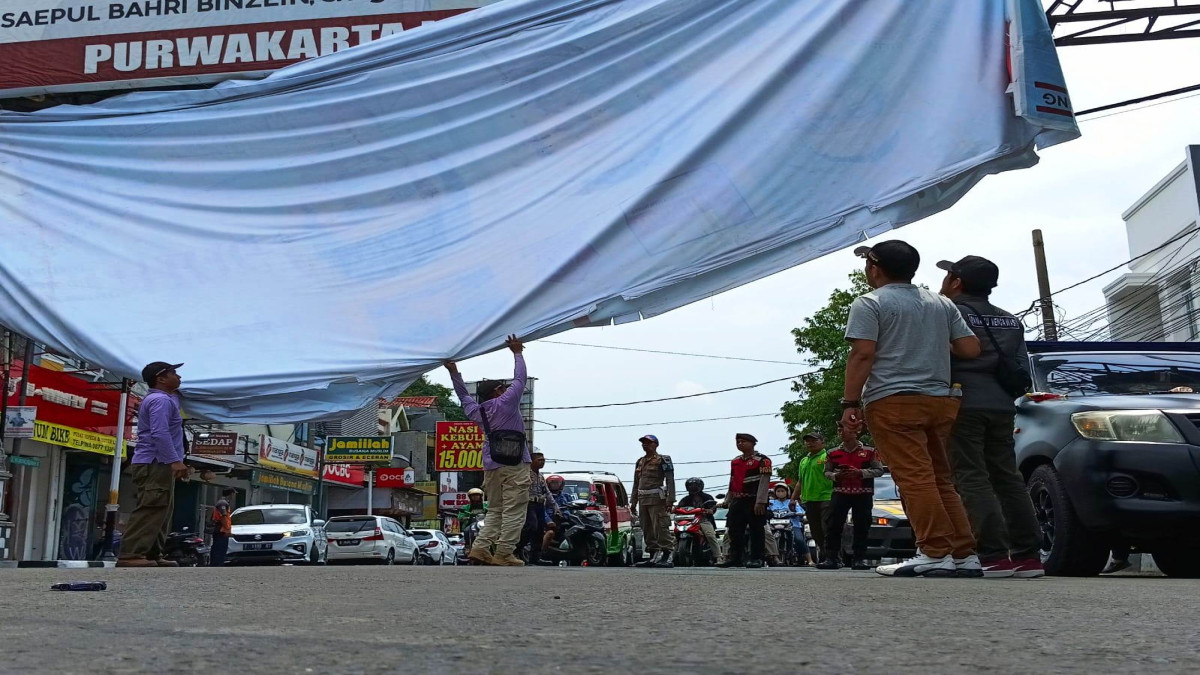 KPU Purwakarta Minta PPK dan PPS Langsung Eksekusi,Dampingi Tim Gabungan Tertibkan APK