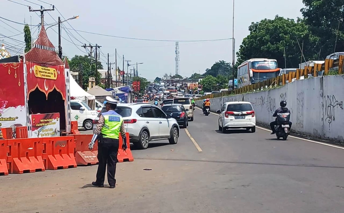 Jalur Arteri Karawang Masih Dipadati Pemudik, Meskipun Libur Lebaran Telah Usai