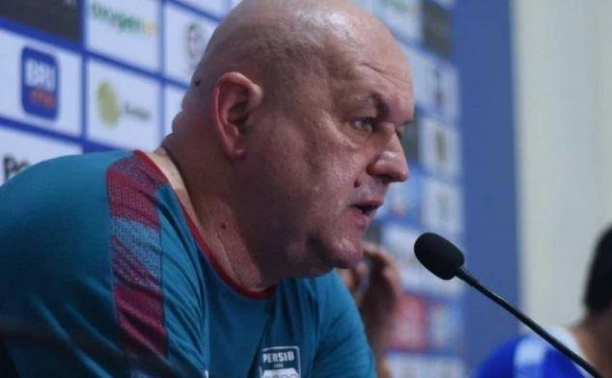 Bojan Hodak Pusing Pilih Starting XI Persib Lawan Borneo FC