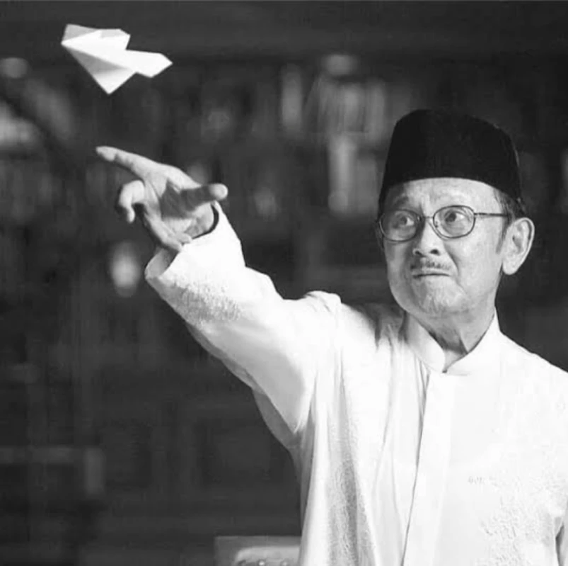 4 Strategi Ekonomi BJ Habibie Untuk Menyelamatkan Rupiah di Tengah Krisis Moneter!