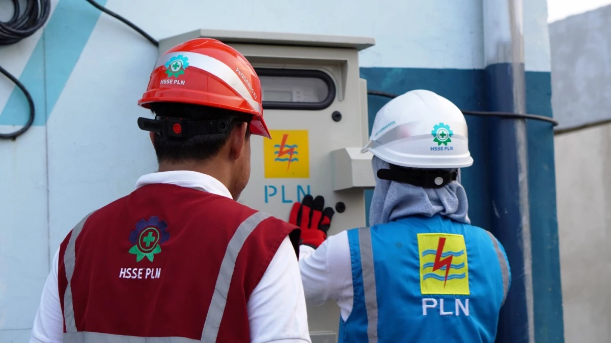 Srikandi PLN Purwakarta Ikut Andil Penyalaan Pasang Kembali Pelanggan Utilitas