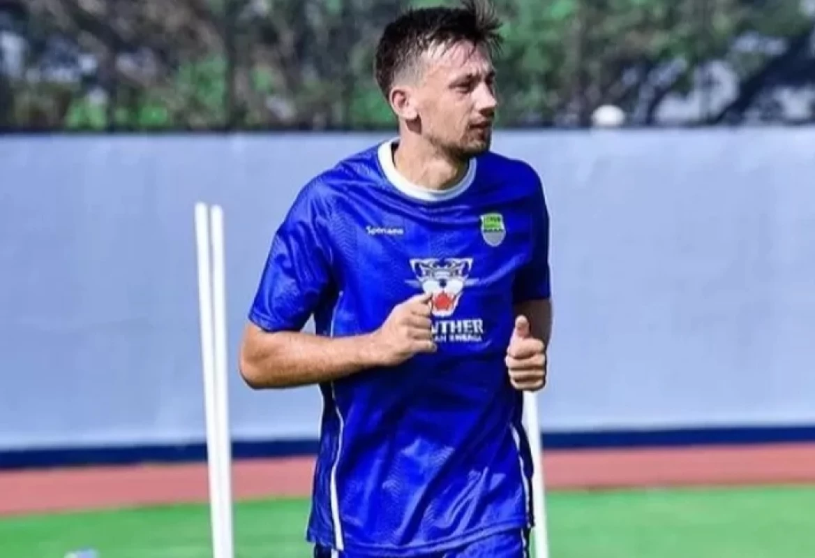 Mateo Kocijan masih beradaptasi dengan panas nya cuaca sumber (Instagram/@fans_base_mateokocijan17)