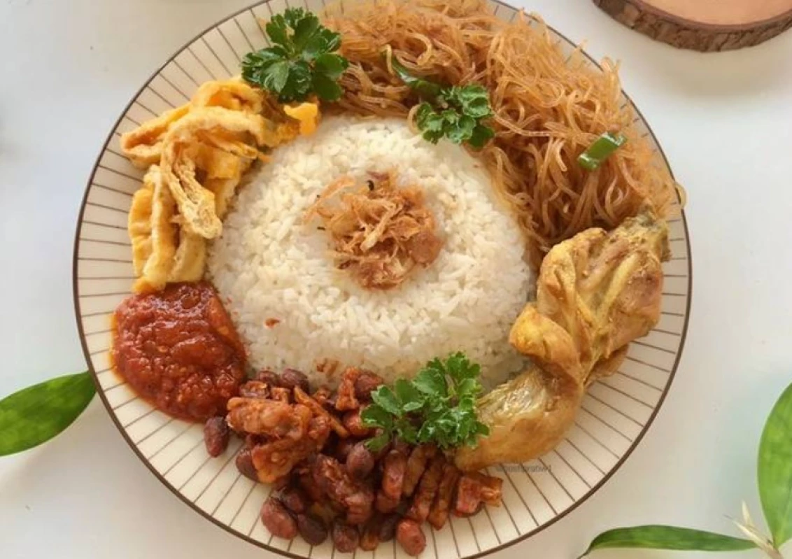 Resep Nasi Uduk Rice Cooker yang Pulen dan Gurih