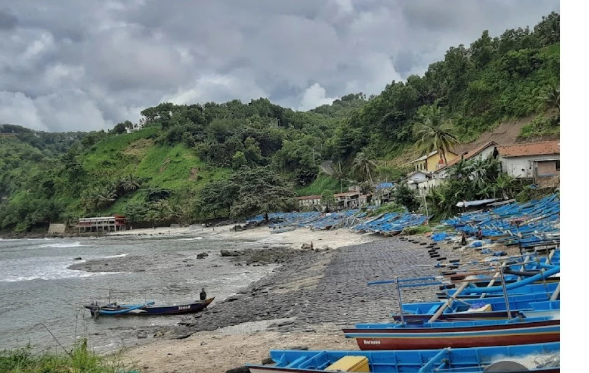 Pantai Menganti: Atraksi dan Kelebihannya