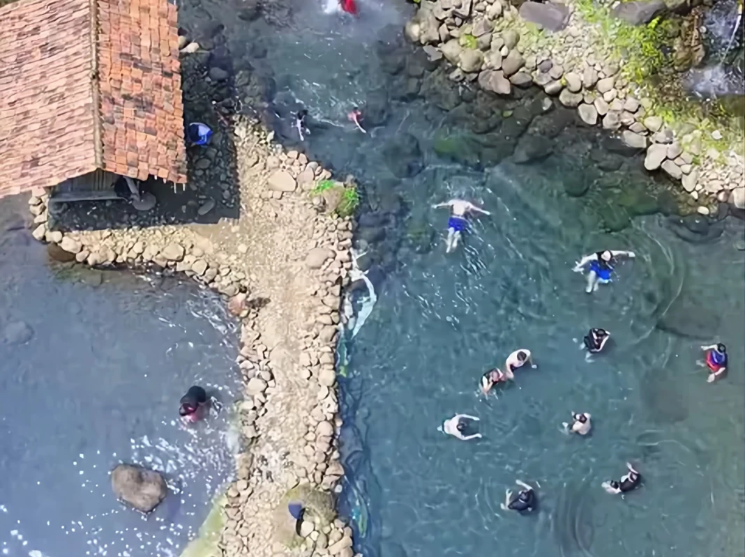 Kolam Mata Air Alami