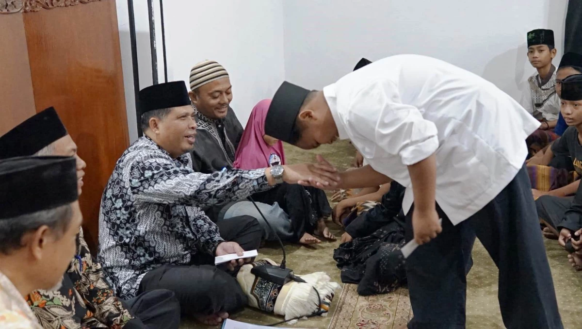 Sekretariat DPRD Purwakarta Santuni Anak Yatim