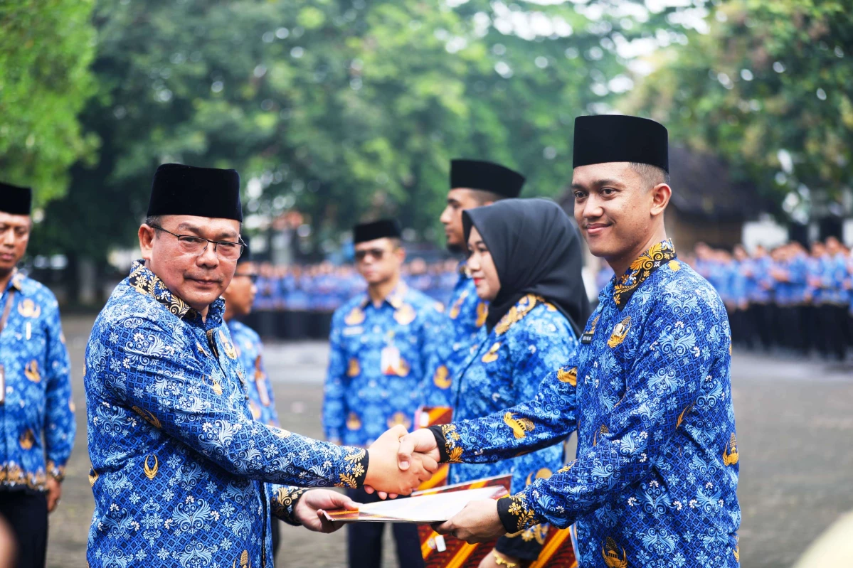 Pj Bupati Purwakarta Lantik 1.351 PPPK, Ingatkan ASN Agar Melayani Masyarakat dengan Baik