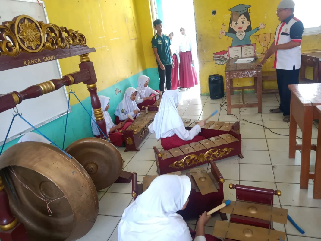 SDN Bunihayu II Kembangkan Ekskul Seni Budaya Sunda