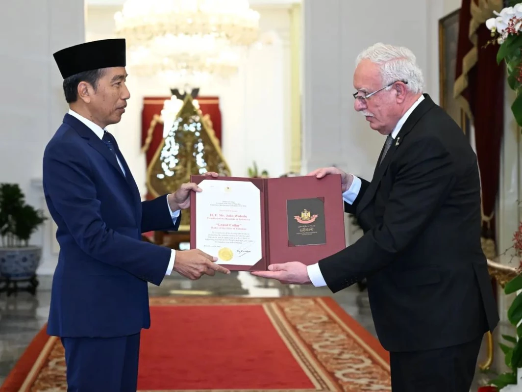 Presiden Jokowi Dianugerahi “Grand Collar Order of the State of Palestine” oleh Presiden Mahmoud Abbas