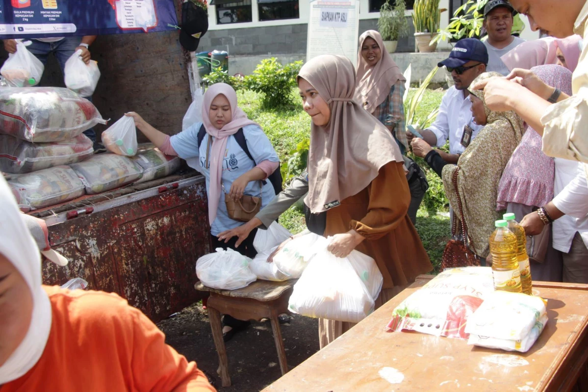 Operasi Pasar di Ciater Kendalikan Harga Kebutuhan Pokok, Bentuk Kepedulian Pemerintah