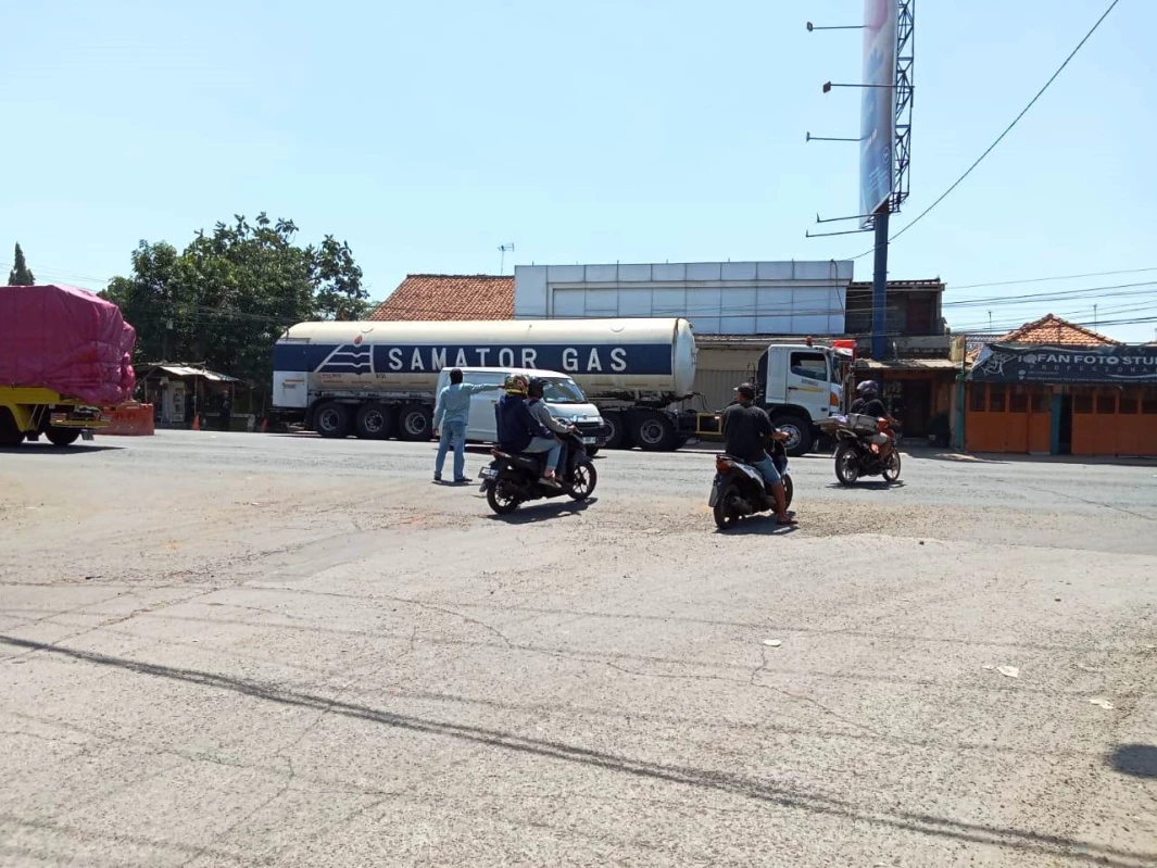 Warga Blanakan Tuntut Bupati Terpilih bisa Perbaiki Infrastruktur