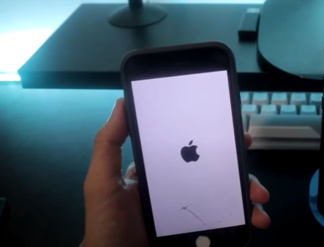 Cara untuk Mengatasi iPhone Stuck di Logo Apple(yt_Adista Ladikrismeru)