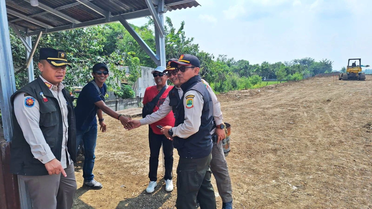 Satpol PP Karawang Sidak Pembangunan Jalan Lingkar, Diduga Belum Ada Izin