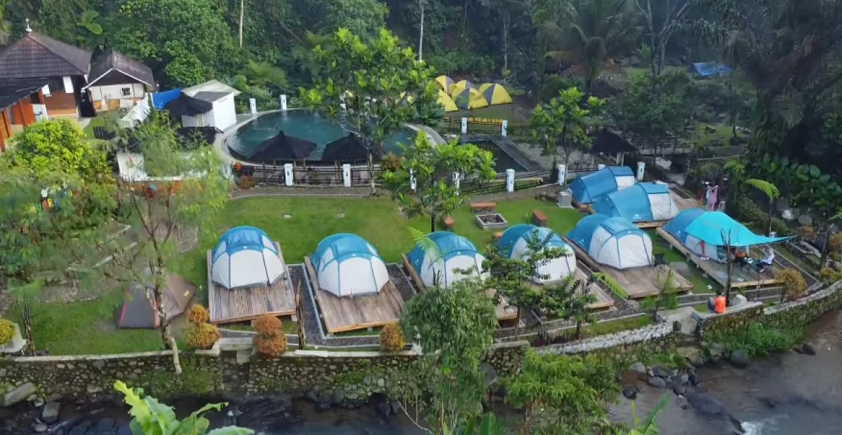 Tempat Berkemah Keluarga  Muara Jambu Recreation and Camp di Subang, dengan Pemandangan Sungai dan Sawah yang Menjamin Kenyamanan